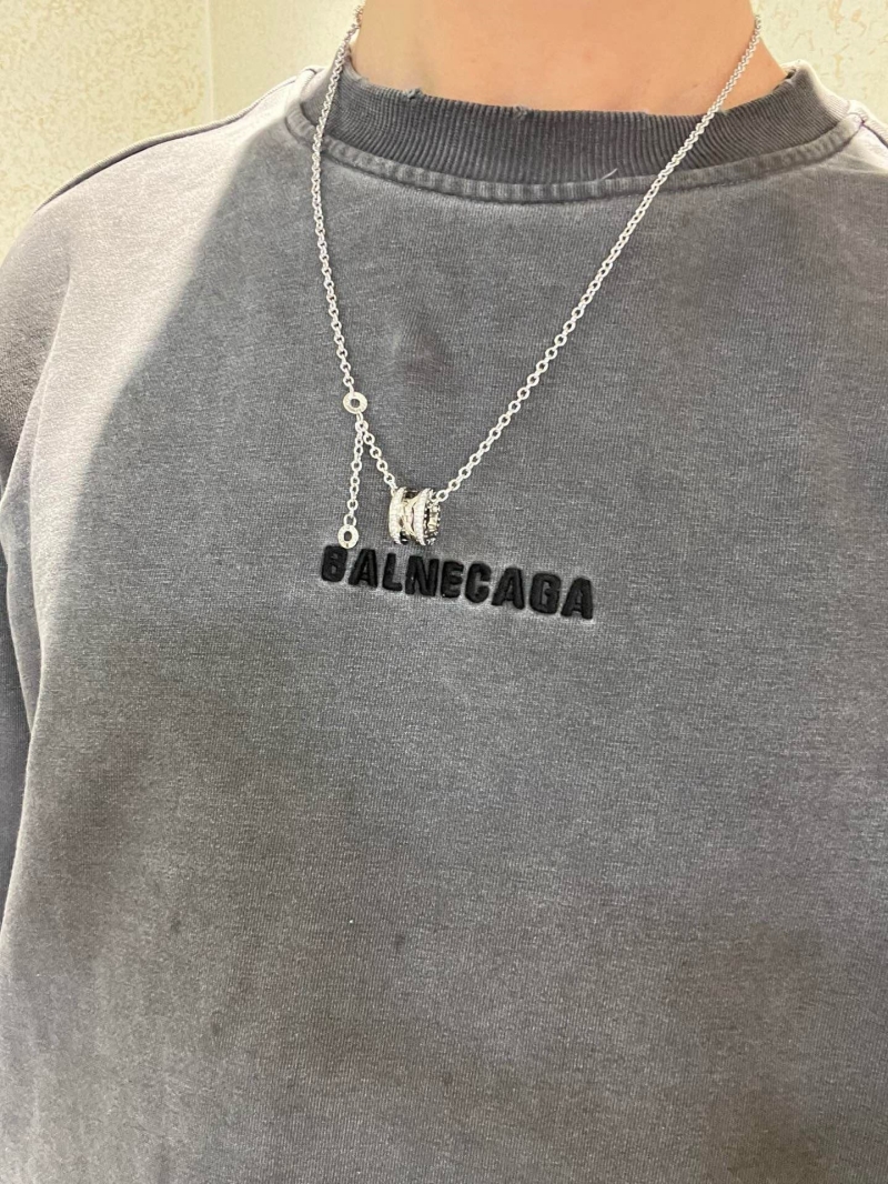 Bv1g*ai necklaces